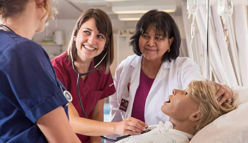 Undergraduate nursing students training in the nursing lab