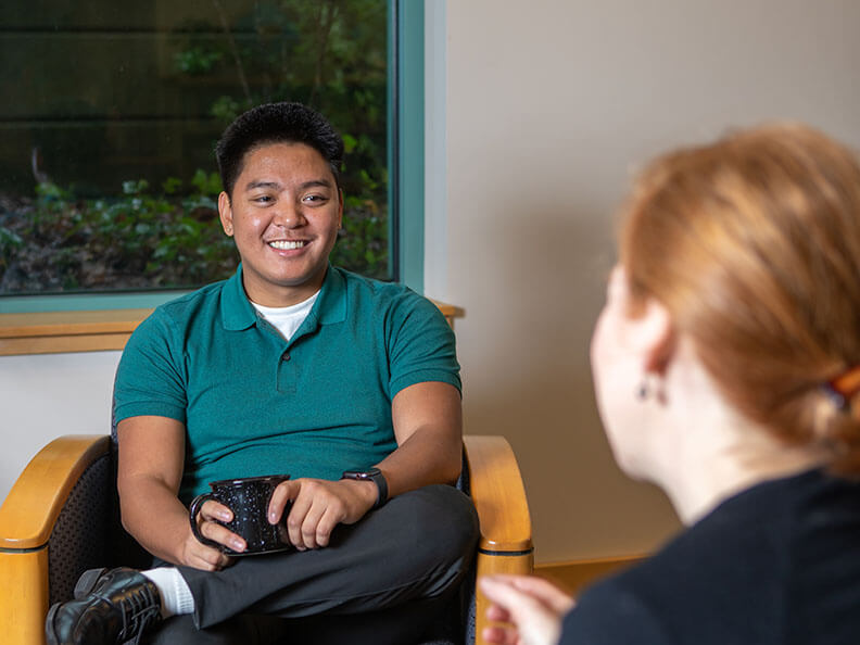 An SPU student meets with a mentor | photo by Lynn Anselmi