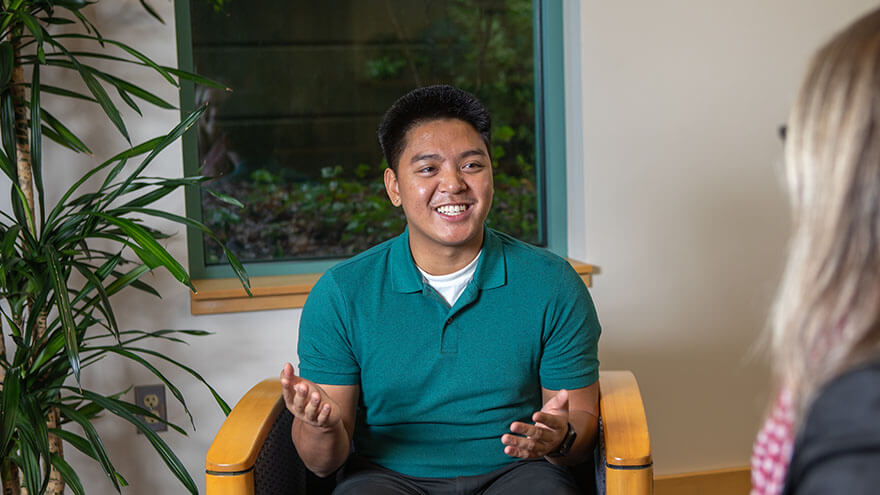 An SPU student meets with a mentor | photo by Lynn Anselmi