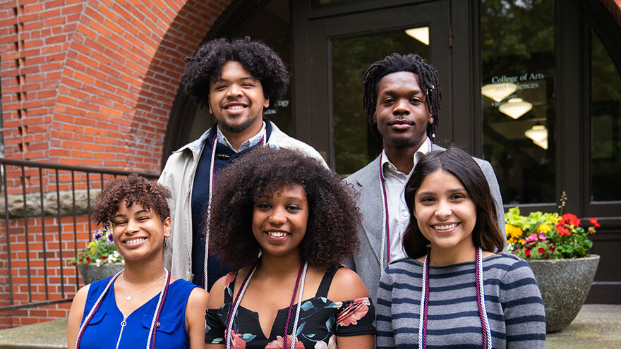 2018 Ames Scholar graduates stand in front of Alexander Hall