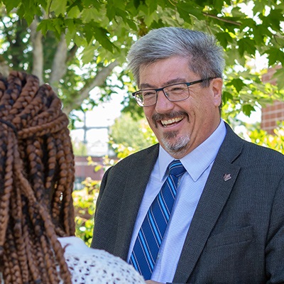 Jeff Jordan talks to a student