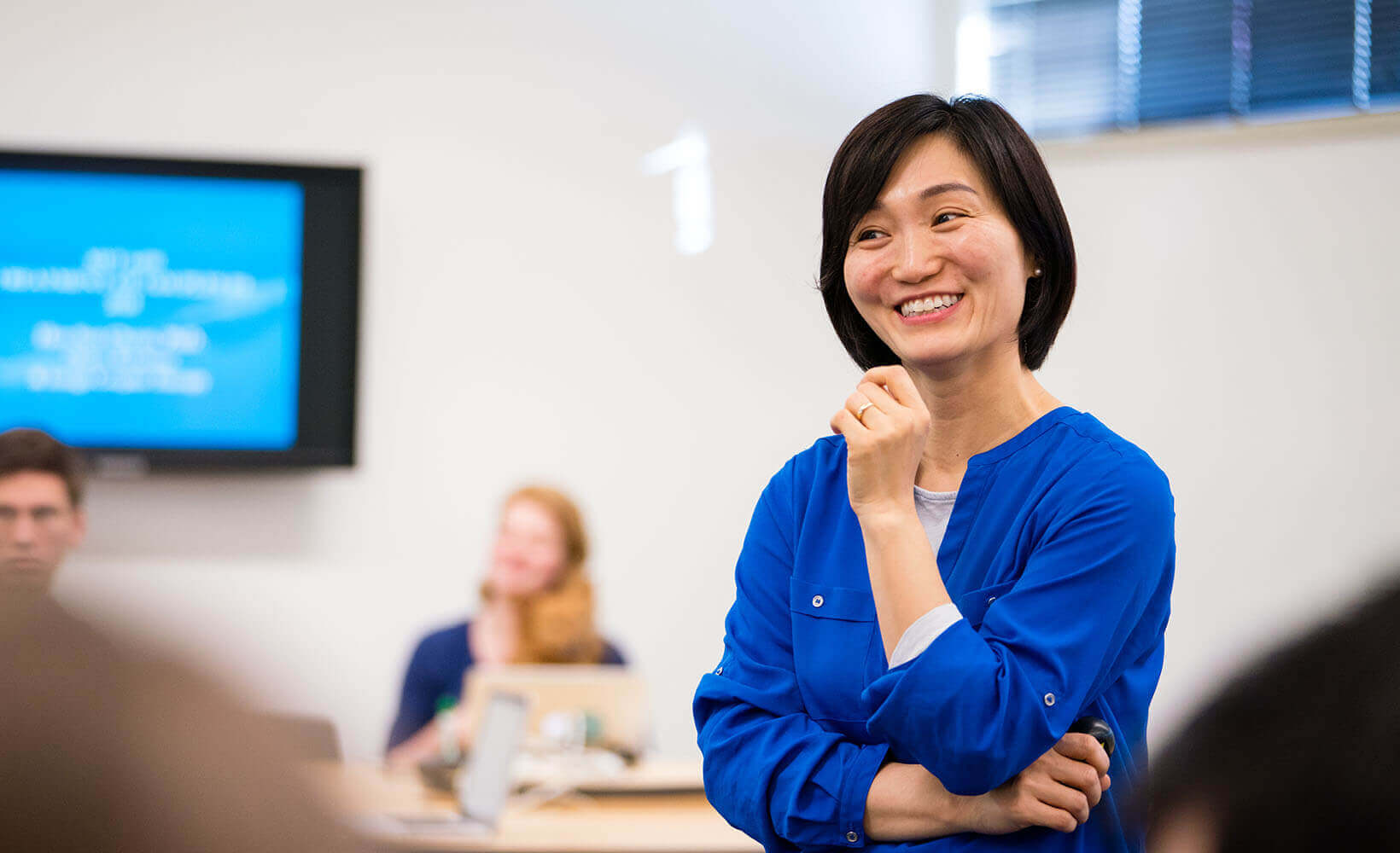 Professor Hee-Sun Cheon teaches class | photo by Chris Yang